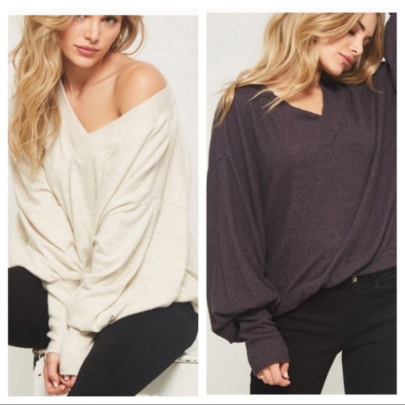 Desired Collection Tops - ✨LAST 1 Oatmeal bubble sleeve V neck hacci top